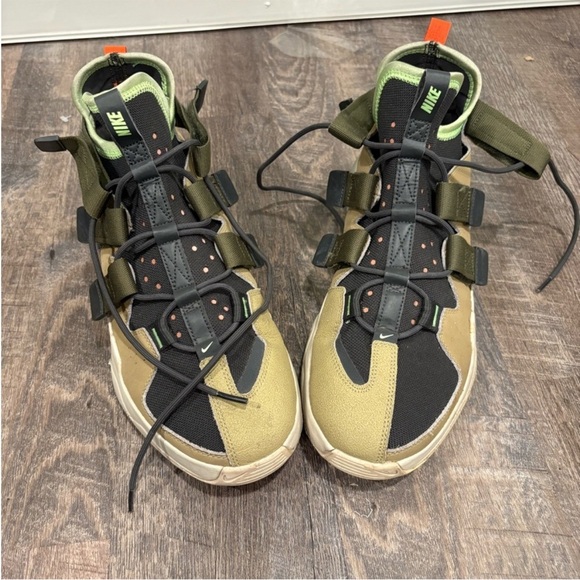 Nike Men's Sneakers in Black and Olive Green - Picture 4 of 8